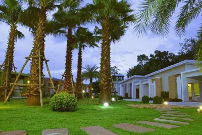 微笑度假村-通頌 Rajamangala Institute of Technology Thung Song Campus附近的飯店