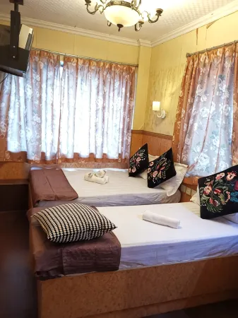 Pay-Less Guest House A2