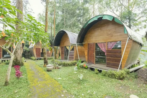 Chikar Glamping at Wisata Coban Talun Mitra RedDoorz Hotels in Wonosalam