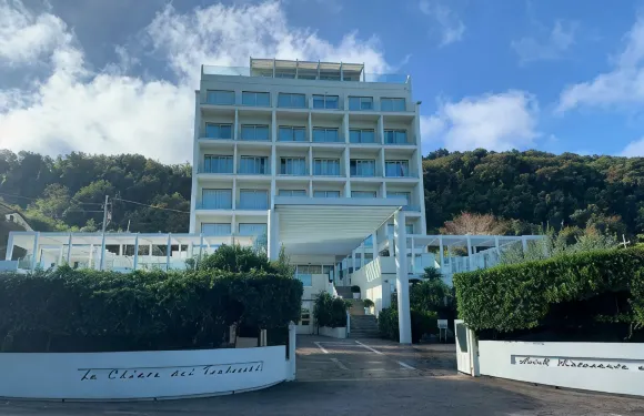 拉耶維德特巴奇酒店