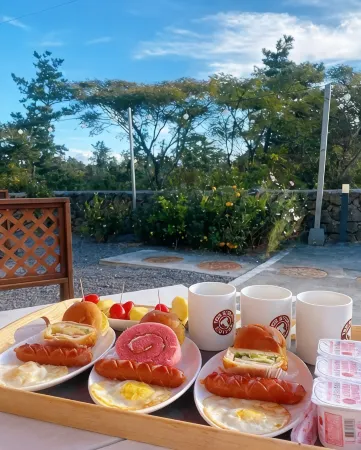 Jeju Pan Forest Pension Отели рядом с достопримечательностью «Dolgeobugi Suseok Bakmulkwan»