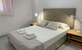 Ground Floor Facing the Sea, in Complex with Pool and Common Areas.