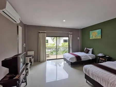 Long Lake Resort Отели рядом с достопримечательностью «Golden Triangle Museum Pattaya»