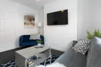 *Central 2 bed - Sleeps