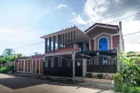 RedDoorz @ R2K Pension House Hotels in 