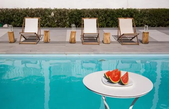 阿莫斯吐露港旅館