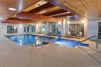 Holiday Inn Express & Suites PORT WASHINGTON by IHG - Pet friendly