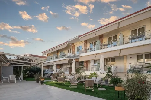 Nikiti Comfort - parking