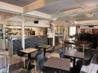 Brit Hotel Essentiel Pau Lescar - Parking