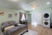 Spacious Modern Studio with a private entrance nearby Sequoia N Park