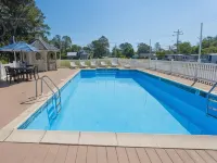 Chincoteague Inn - Pools