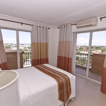 Crown Regency Suites Mactan