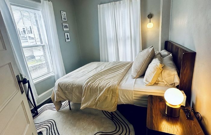 Cozy and modern 2 bedroom apartment with balcony in downtown Elkins, WV