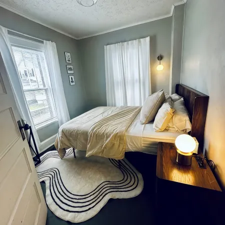 Cozy and modern 2 bedroom apartment with balcony in downtown Elkins, WV