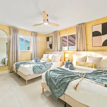 Sunny-Haven 3 Bedroom PoolVilla With GameRoom near the Beach & Shopping Centers