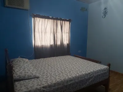 Spacious 5-bedroom house in charming Ahuachapán with WiFi, AC Hotels in 