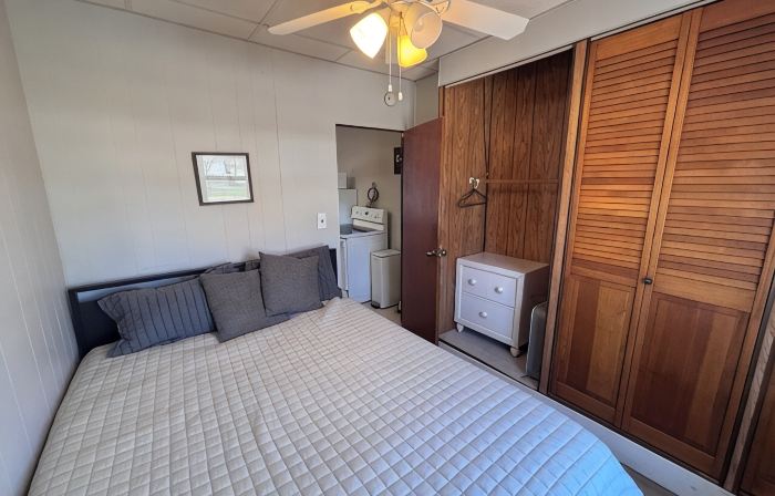1 Block to the Beach! Firepit, 2 Bikes, Sleeps 4