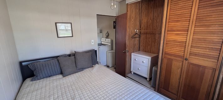 1 Block to the Beach! Firepit, 2 Bikes, Sleeps 4 Hotels in Manitowoc County