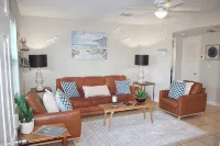 Naples Park Oasis - Cozy Two Bedroom Apartment - 4-Star