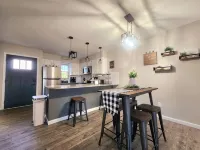 A Spacious Townhome in Newton - Unit C