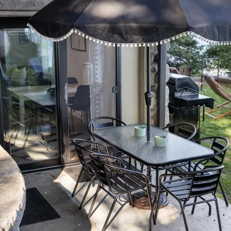 Lakefront Storybook cottage • Hot Tub • Fireplace • 4 bd 2 bath.