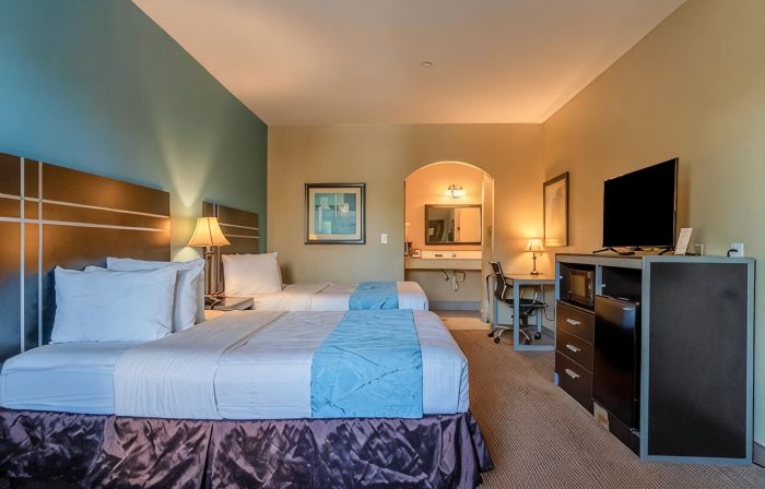 Moulton Inn &  Suites by OYO Near Shiner TX