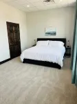 Newly Renovated 2-bedroom apartment in charming Dyersville, IA فنادق في 