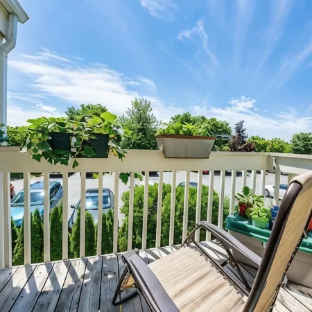 Stylish 2nd floor Ocean Edge condo