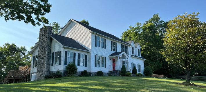 Charming 4-bedroom House on beautiful farm in Clear Brook with lovely views Hotels in Frederick County