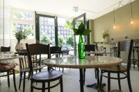 Hostel the Golden Stork