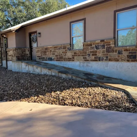 Cosy 1-bedroom cottage with spring-fed creek and spectacular views