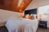 The Ultimate Cecil Wood Stay - Hot Tub, BBQ & View Hotels near Sumner