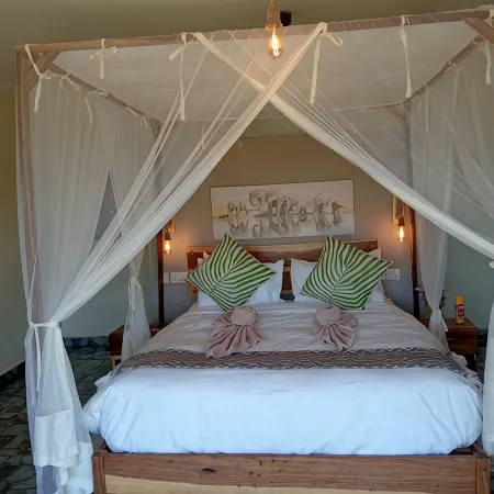 Zambezi Chalet. Game & Canoeing Safaris + Fishing.