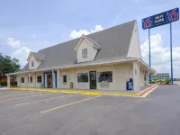 Motel 6 Webster, TX - Houston - NASA Lake Hotels in Webster