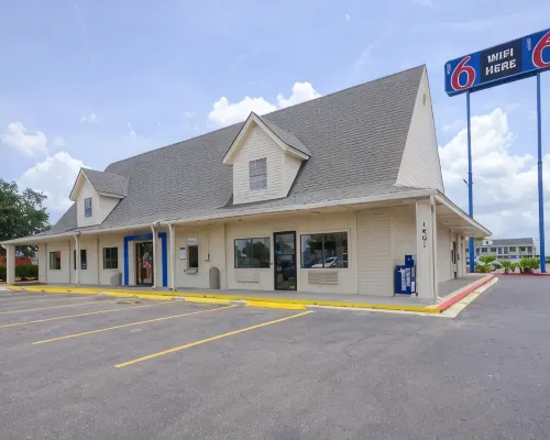 Motel 6 Webster, TX - Houston - NASA Lake Hotels in Webster