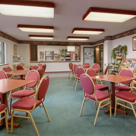 River Hill Inn & Suites