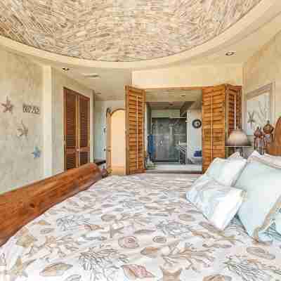 Luxurious 2-Story Oceanview Penthouse w/PVT Hot Tub/Theater Room120” 4K screen Rooms
