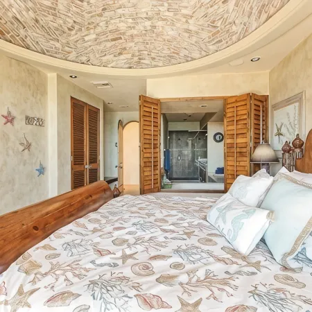 Luxurious 2-Story Oceanview Penthouse w/PVT Hot Tub/Theater Room120” 4K screen