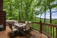 Mountain Views! Private Cabin, Firepit & Hot Tub, Fireplace--Dog Friendly! - Vuoristonäköala