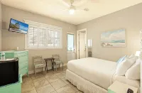 Key West Style Apartment - with pool/hot-tub