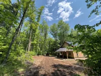 Charming 3-bedroom cabin with WiFi and AC in delightful Wetmore