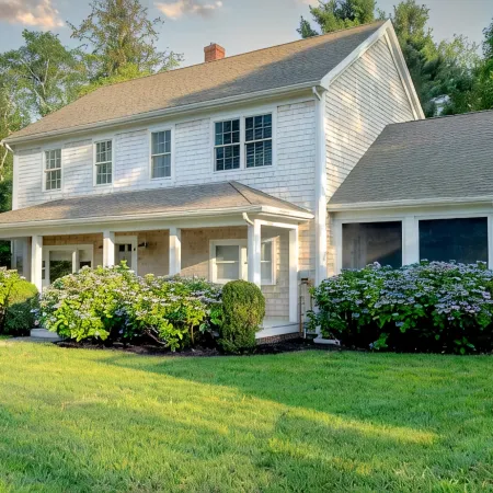 Charming 4-bedroom home in marvelous Tisbury walking distance to shops and ferry