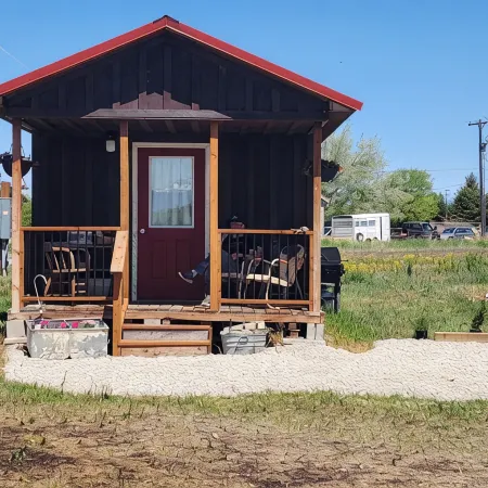 The Bunkhouse Tiny home with a farm feel.with WiFi,and AC.