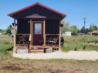 The Bunkhouse Tiny home with a farm feel.with WiFi,and AC. - Alppimaja