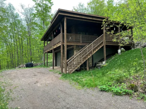 Stunning 3 bed/2bath Cottage with lake frontage. Winter ski in/out Whitecap Mtn - 3-Star