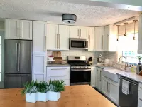 Caitlin's Cottage - Peaceful 2BR Retreat in North Marion