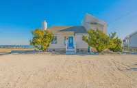 Bayfront 3 Bedrooms House with Huge Deck /Private Beach/Beach House Sleeps 6 Ppl