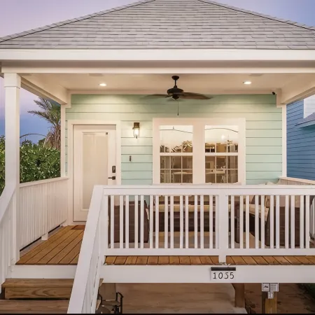 Coastal Oasis~ Beautiful, Modern & Peaceful Retreat