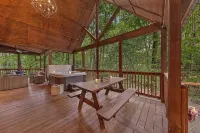 Creekside Retreat: Hammocks, Firepit, and Games...Sleeps 8! - 4-Star