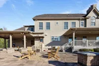 Elegant Home w/7BRs, Game Room, Luxury Yard, Pool